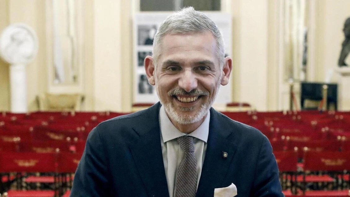 Il Piccolo ora parla inglese, sovratitoli e app di traduzione