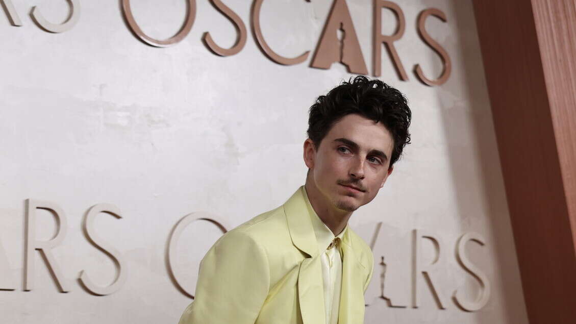 Timothee Chalamet in Givenchy giallo canarino