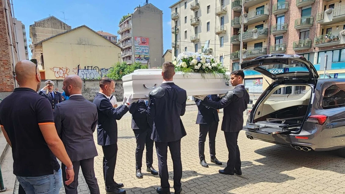 Esplosione a Torino, bara bianca per funerali Jacopo Peretti