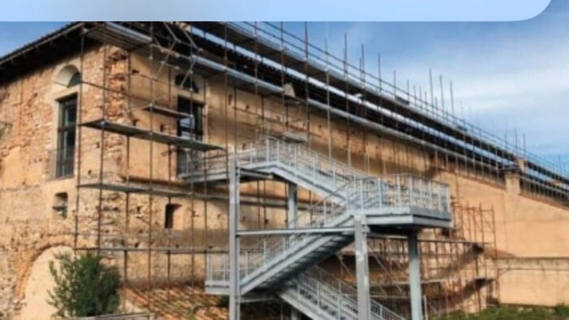 Al via la rimozione della scala in ferro dalla Certosa di Padula