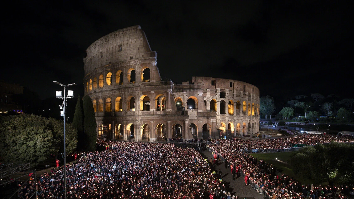 Via Crucis del Papa, chi decide le guerre ne risponderà a Dio