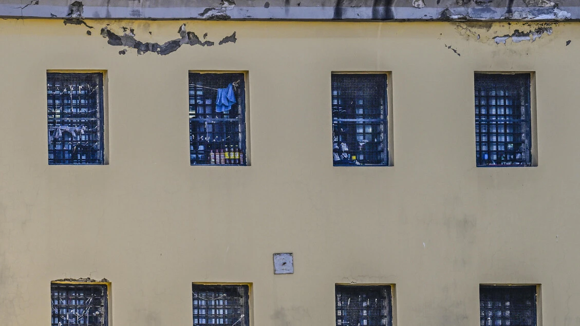 Estorsioni a imprenditore dal carcere, 5 arresti