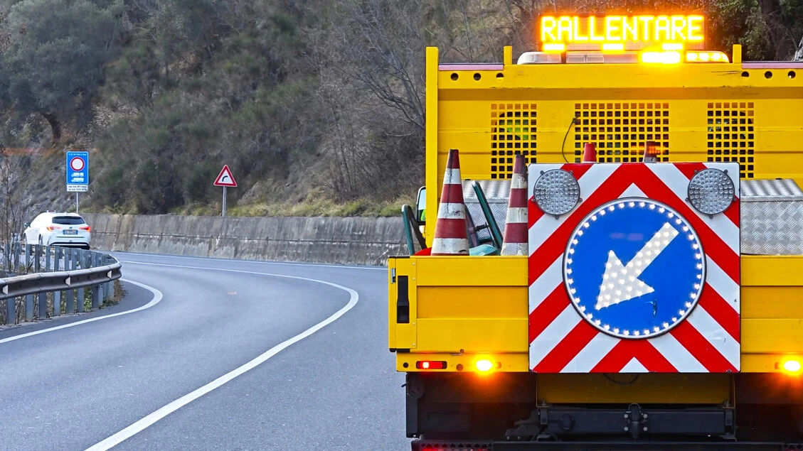 Incidente sulla Pontina, traffico bloccato e code verso Roma