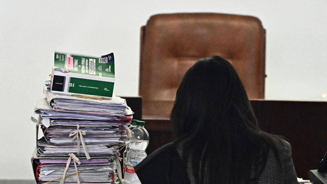 Apologia di terrorismo su una rivista, anarchici assolti