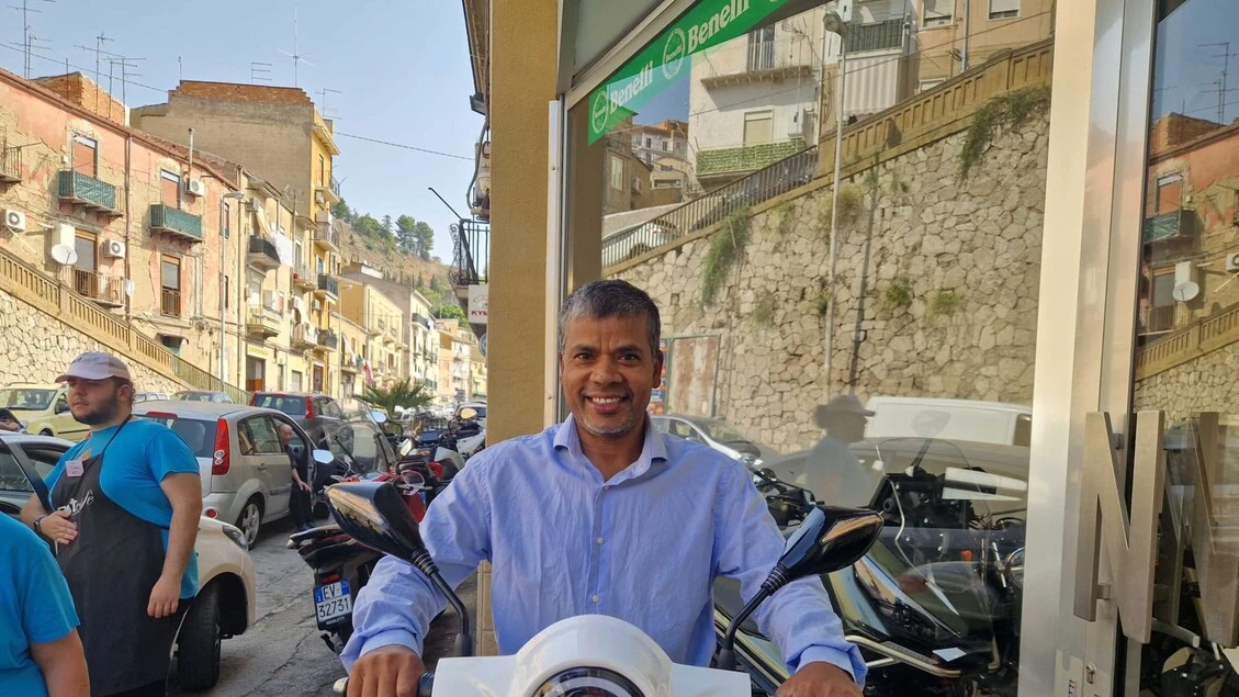 >ANSA-LA-STORIA/Gli rubano lo scooter, la città glielo ricompra