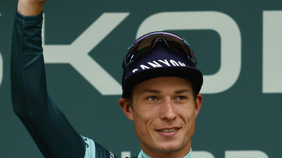 Tour: Philipsen cade in volata ed è costretto al ritiro
