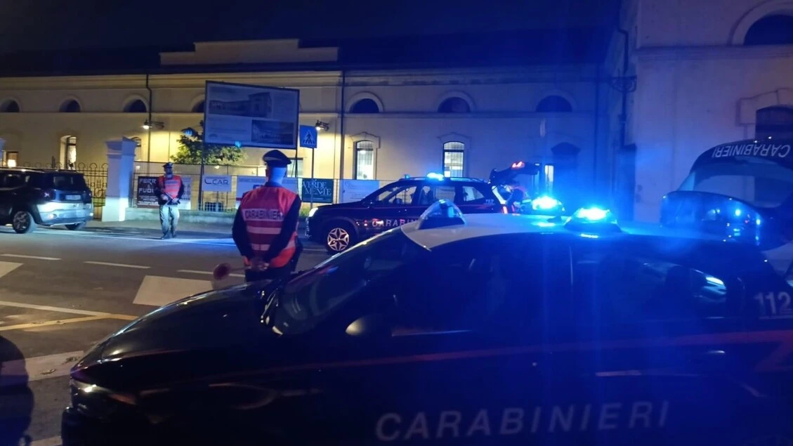 Marito picchia la moglie, figlio chiama il 112 e lo fa arrestare