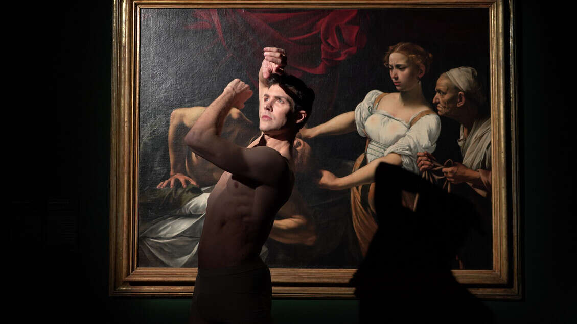 Roberto Bolle balla tra quadri di Caravaggio a Palazzo Barberini