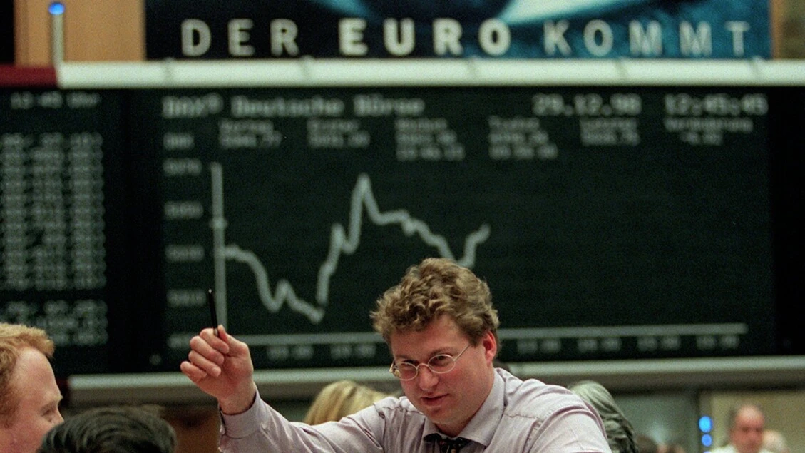Borsa: Milano chiude in rialzo, Ftse Mib +0,9%
