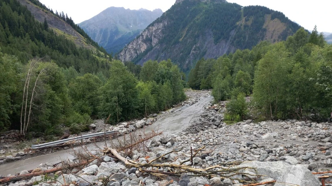 Smottamenti in Val Ferret, slitta a domani riapertura strada
