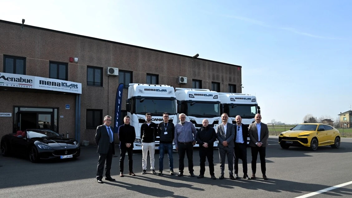 Menaklars, fornitura Scania per il trasporto di auto di lusso