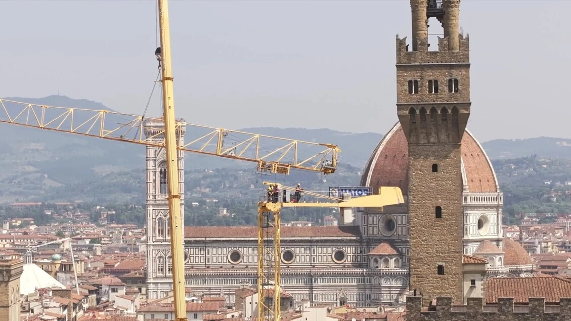 Gru al cantiere degli Uffizi, iniziato lo smontaggio