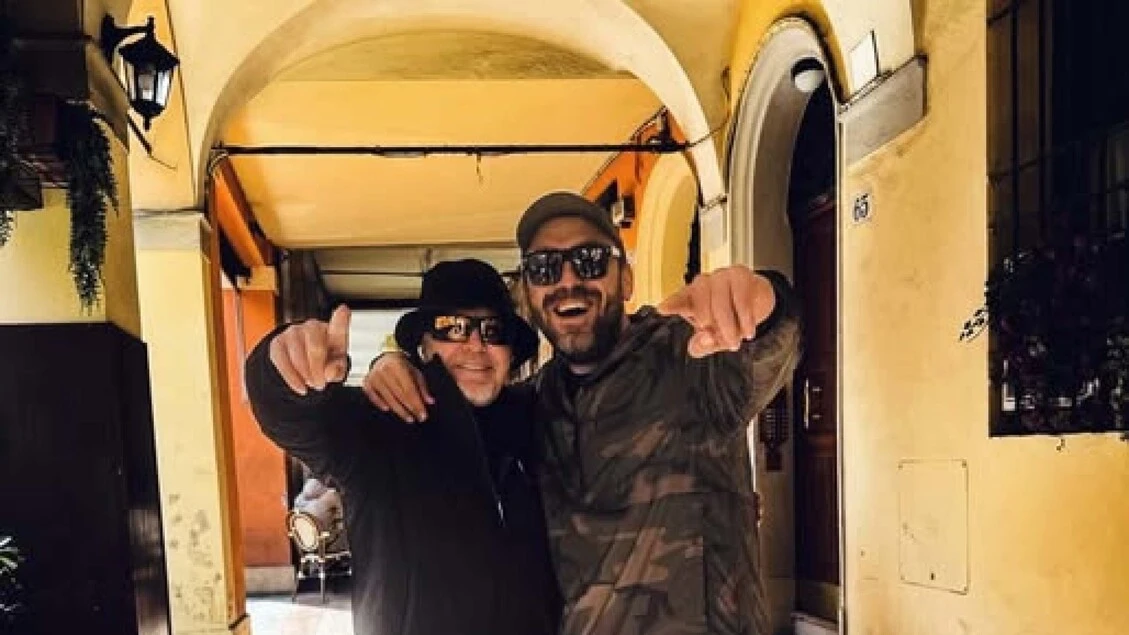 Vasco Rossi e Cremonini, un abbraccio 'social' a Bologna
