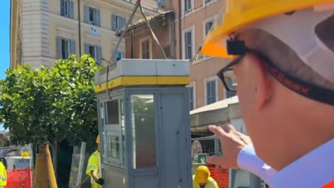 Gualtieri, 'in corso rimozione pompa benzina Fori Imperiali'