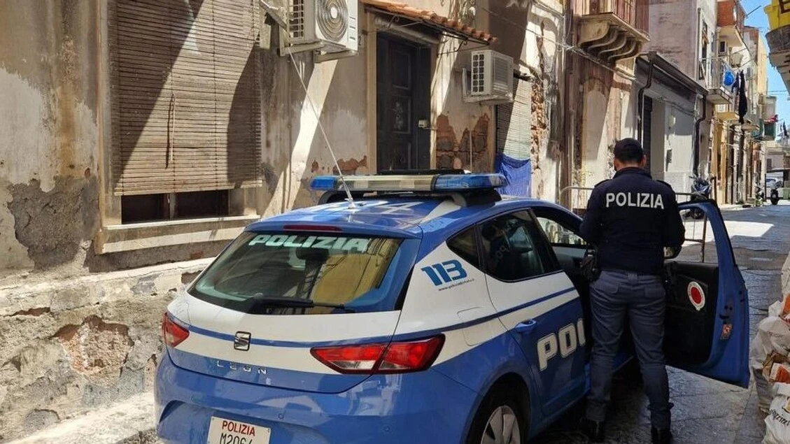Arresti dopo inseguimento, difesi da rione, aggrediti agenti