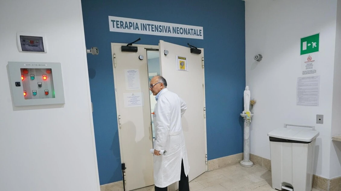 Mamma scappata da ospedale con figlia, forse aiutata da qualcuno
