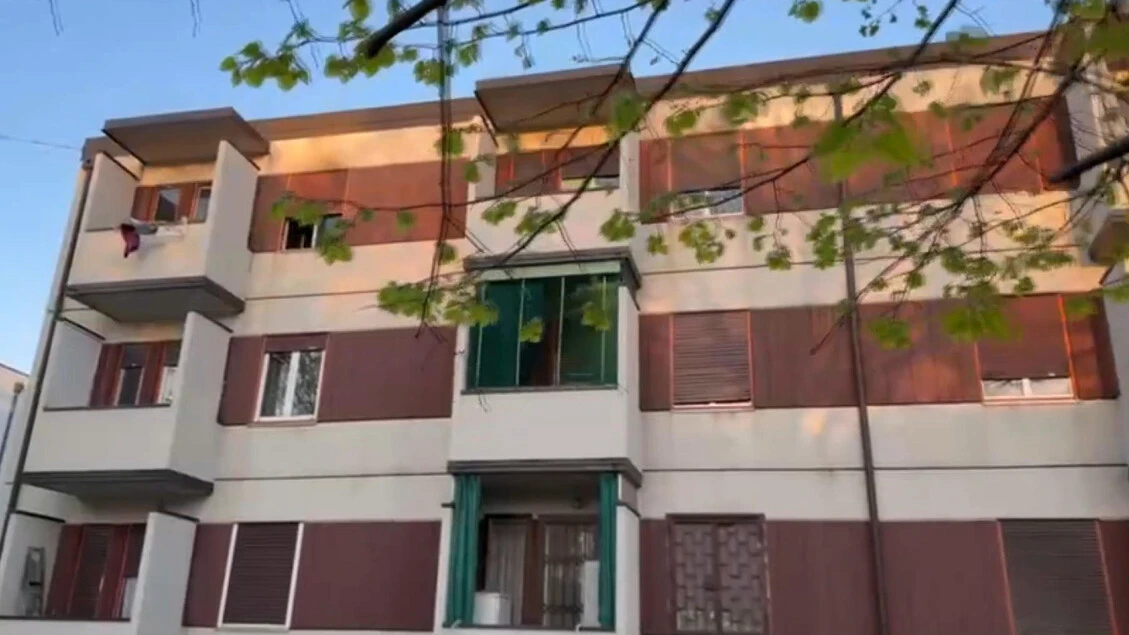 Morta caduta dal balcone, analisi della Scientifica rafforza ipotesi omicidio