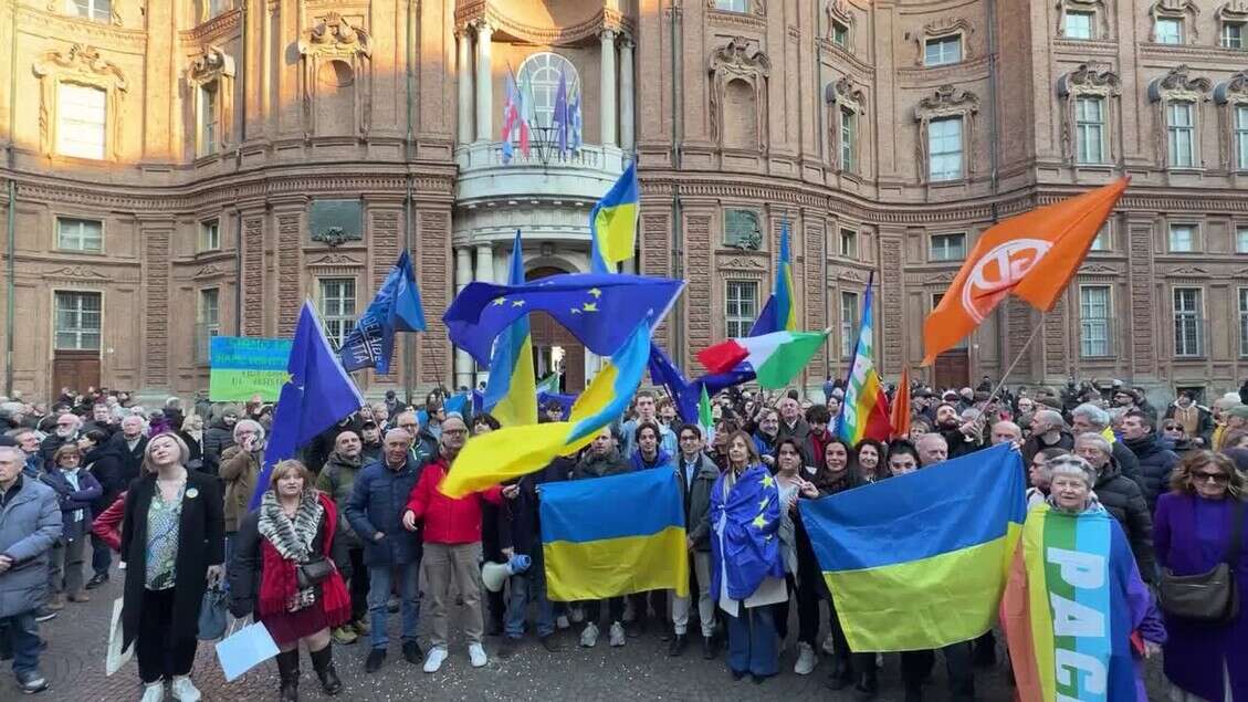 Torino, manifestazione pro-Ucraina: 