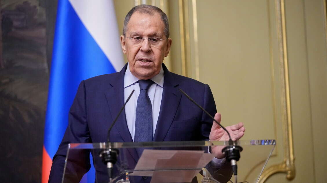 Lavrov paragona Macron a Hitler e Napoleone