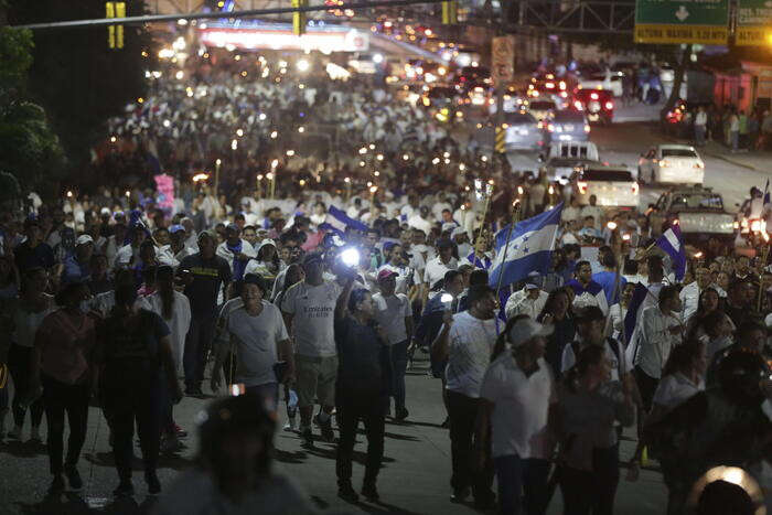 Honduras, protesta esige le dimissioni della presidente Castro