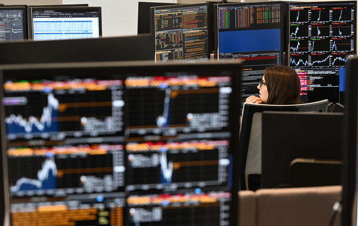 Borsa: Milano in calo (-0,37%), Tim controcorrente