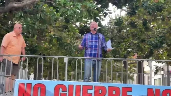 A Brindisi la 'Cena dei poveri', in piazza manifestanti contro G7