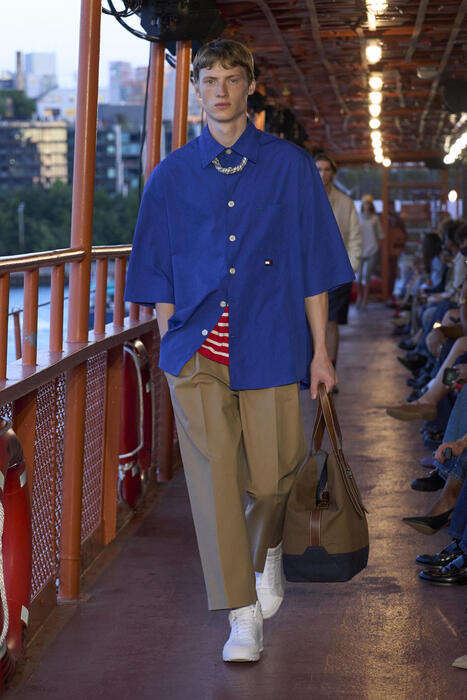 Tommy Hilfiger torna preppy sul ferry di Staten Island