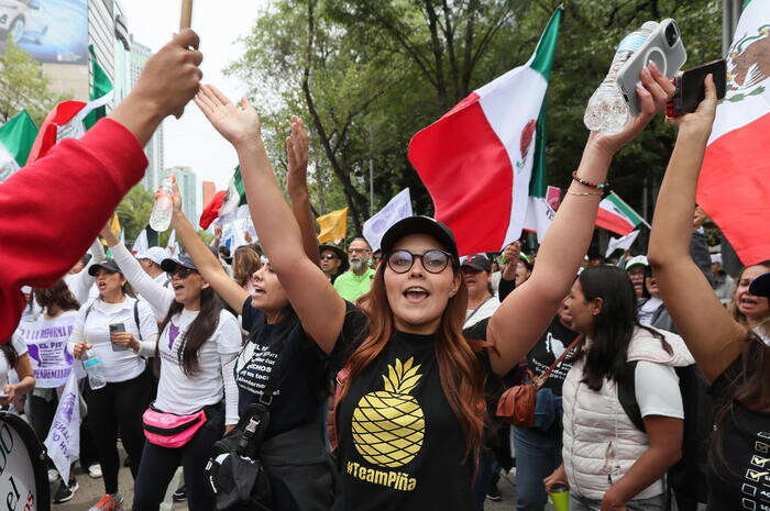 Messico, Senato invaso da manifestanti per riforma giustizia