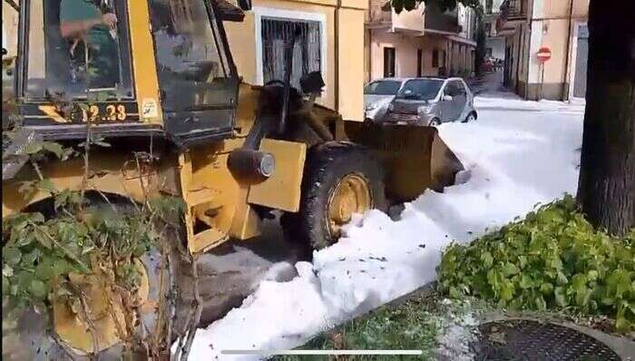 Grandine come neve a Castel di Sangro, Vvf in azione