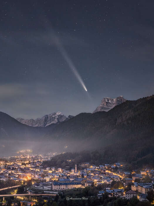 La cometa Tsuchinshan-Atlas sopra le Dolomiti è la foto del giorno della Nasa