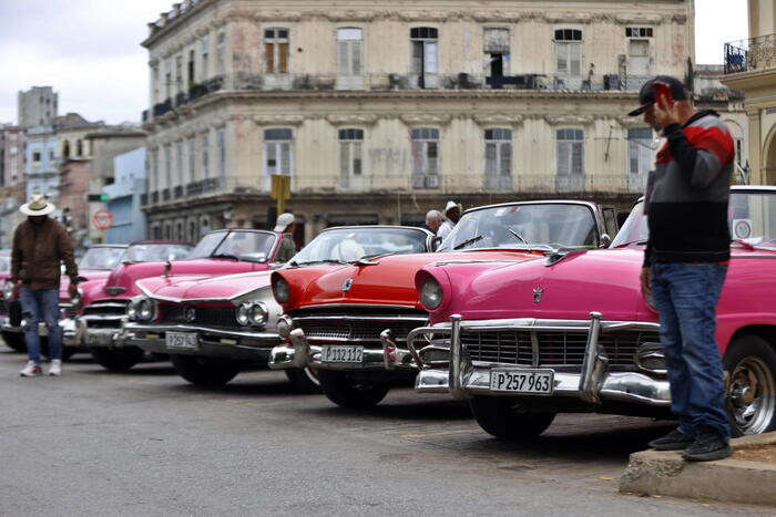 Cuba abbatte da domani le tasse 'speciali' sulle auto importate