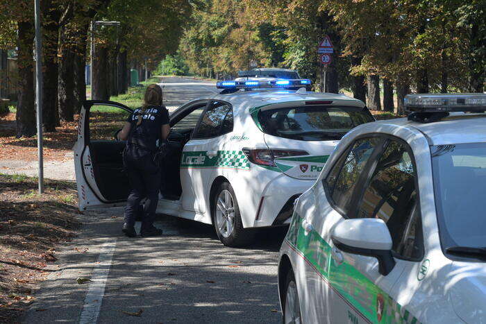 Lascia il figlio di pochi mesi sull'auto, 29enne denunciata