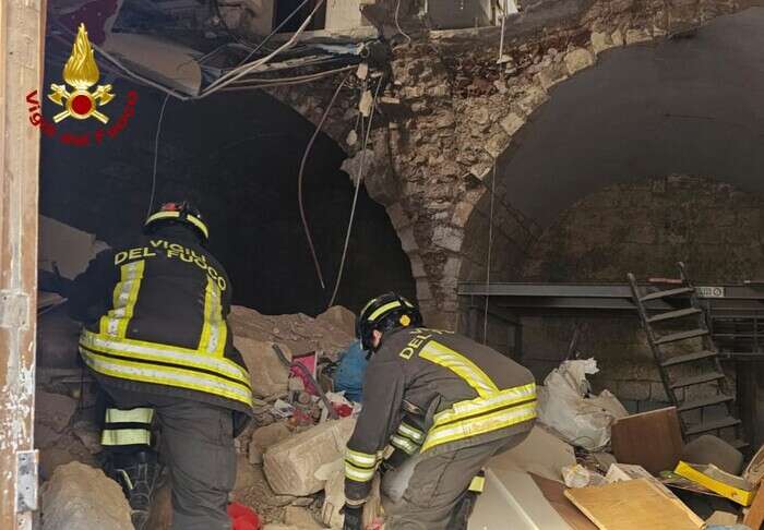 Crolla solaio in una palazzina del Barese, cinque indagati