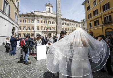 Sostegni bis: corsa a nuovi sconti, da matrimoni a Rc auto