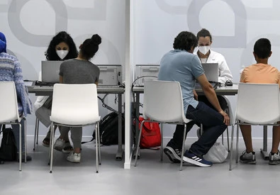 Vaccini, negli under 60 ok al richiamo con AstraZeneca