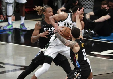 Playoff Nba, Brooklyn batte i Bucks anche in gara -2