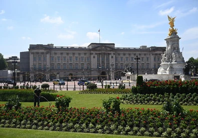 Vertice G7, stasera l'incontro con regina, Carlo e William
