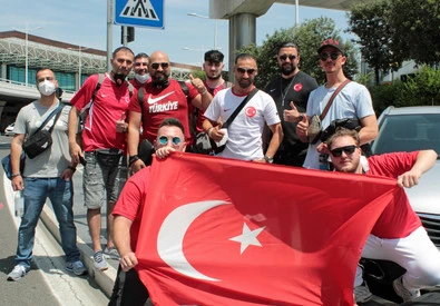 Giunti in Italia 200 tifosi vip dalla Turchia