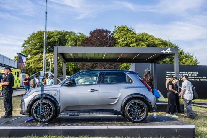 Alpine a Goodwood nel segno di A290 e della velocità