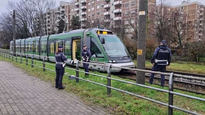 Morto uomo investito da un tram a Milano