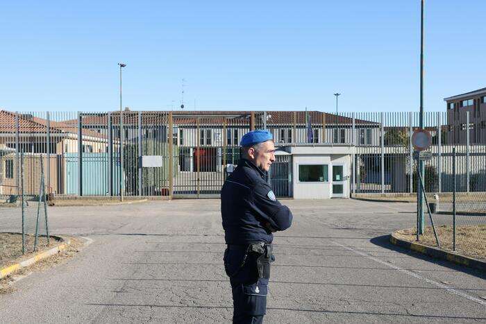 Carceri, in dono a Montorio carico piastrelle per rifare docce