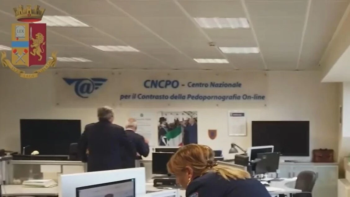Aveva 2.000 video pedopornografici, arrestato nel Catanese