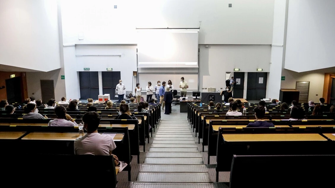 'Iniziate Medicina a 25 anni? Meglio se consegnate le pizze'