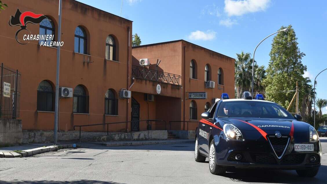 Percosse e umiliazioni a una disabile, arrestati familiari