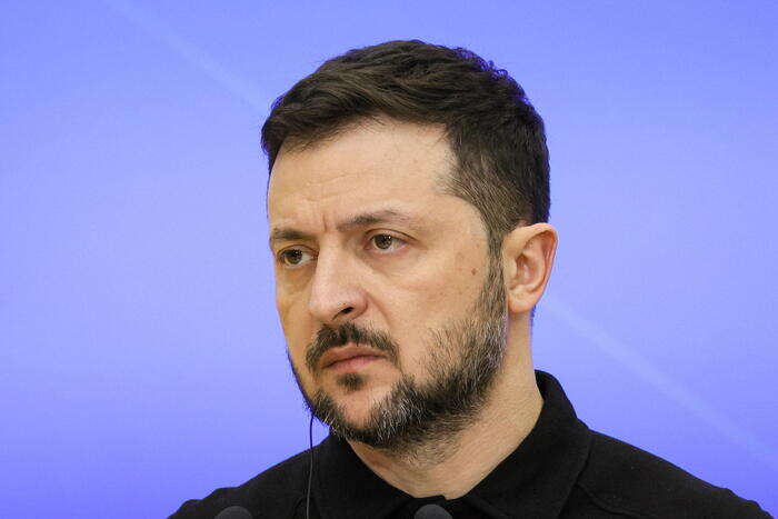 Zelensky, in una settimana Mosca ha lanciato 550 droni kamikaze