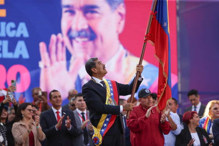 Maduro torna a minacciare l'uso della forza, 'oliamo i fucili'