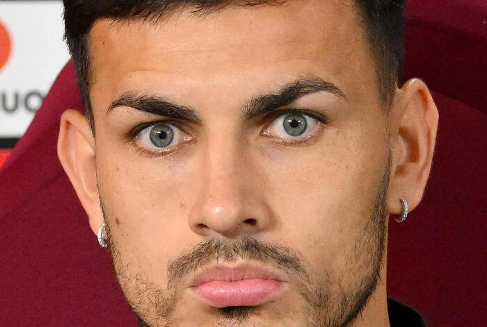 E.League: Paredes 