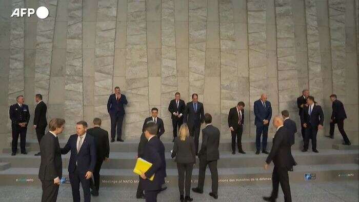 Nato, foto di famiglia dei ministri della Difesa