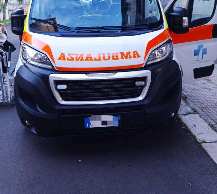 Scavalca recinzione e ferro si conficca nel braccio,grave 12enne