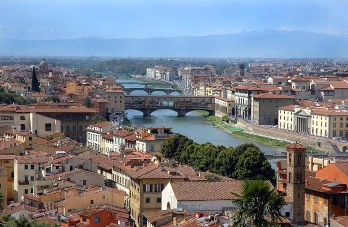 Sì agli affitti brevi nel centro storico di Firenze, decade la norma